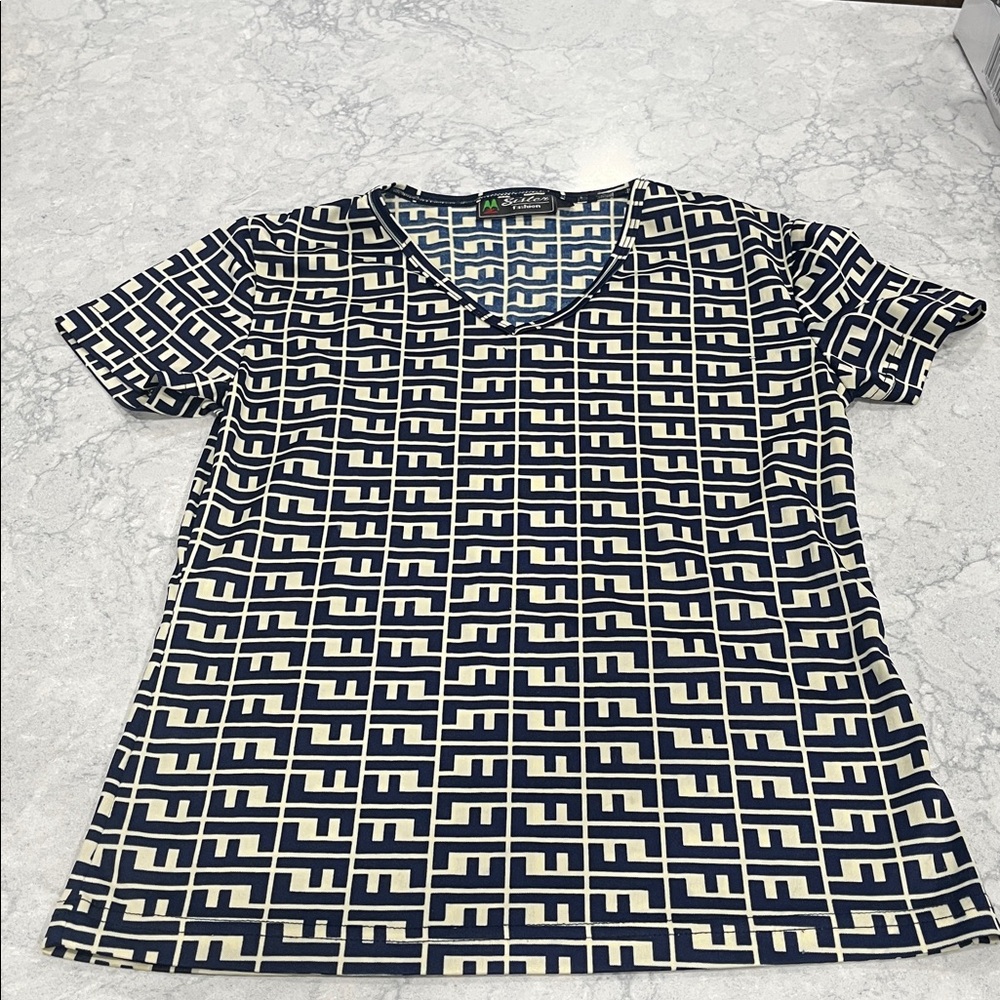 Fashion Womens 'FF' t-shirt-Size Small-EUC